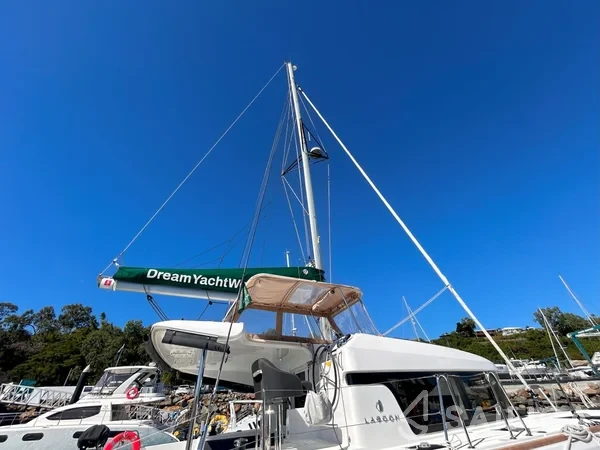 Lagoon 40 - Yacht Charter Sailica