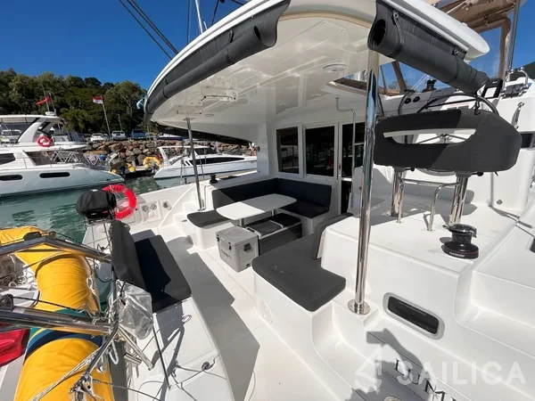 Lagoon 40 - Yacht Charter Sailica
