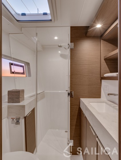 Lagoon 40 - Yacht Charter Sailica