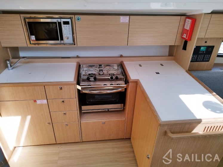 Bavaria C42 - Yacht Charter Sailica