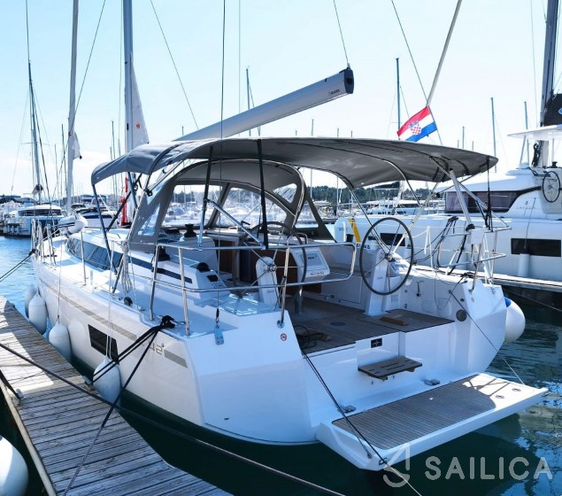 Bavaria C42 - Yacht Charter Sailica