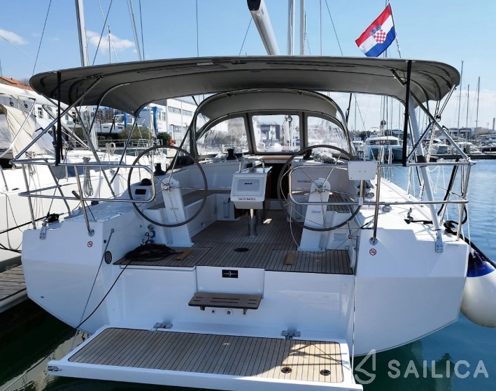 Bavaria C42 - Yacht Charter Sailica