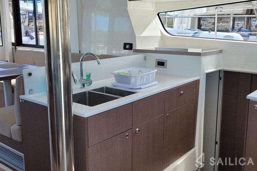 Bali 4.2 - Yacht Charter Sailica