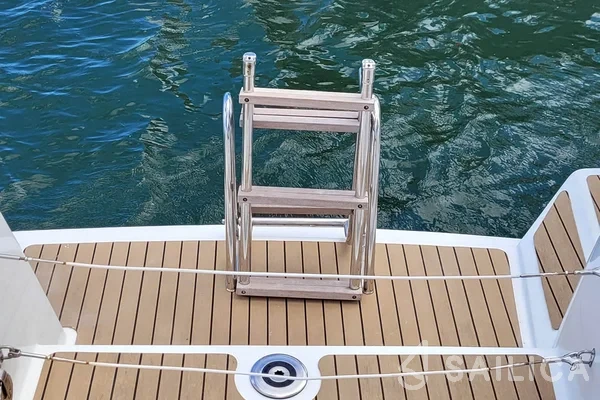 Bali 4.2 - Yacht Charter Sailica