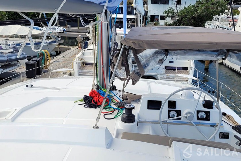 Bali 4.2 - Yacht Charter Sailica