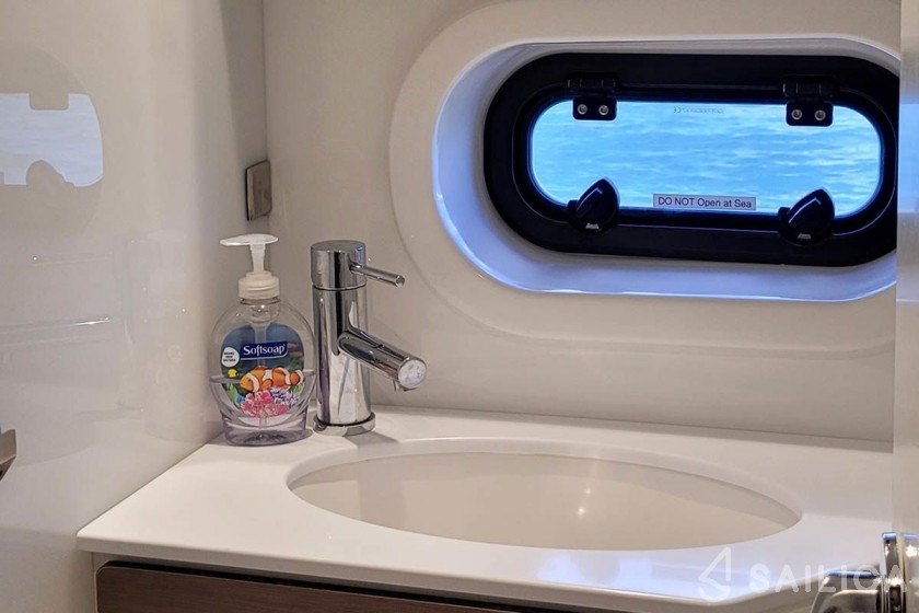 Bali 4.2 - Yacht Charter Sailica