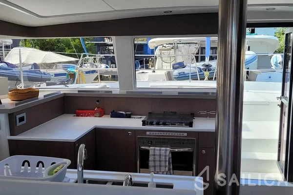 Bali 4.2 - Yacht Charter Sailica