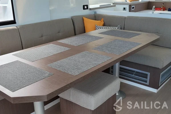 Bali 4.2 - Yacht Charter Sailica