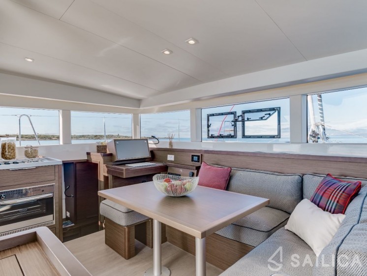Lagoon 40 - Yacht Charter Sailica