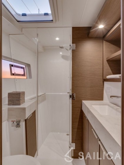 Lagoon 40 - Yacht Charter Sailica