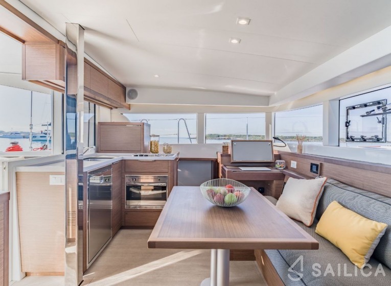 Lagoon 40 - Yacht Charter Sailica