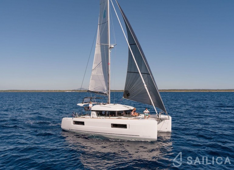 Lagoon 40 - Yacht Charter Sailica
