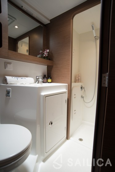 Lagoon 42 - Yacht Charter Sailica
