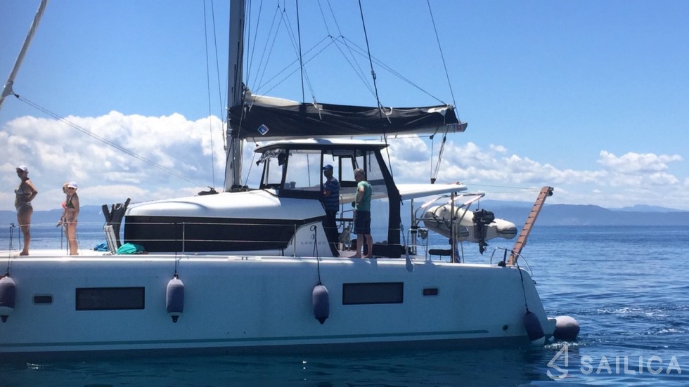 Lagoon 42 - Yacht Charter Sailica