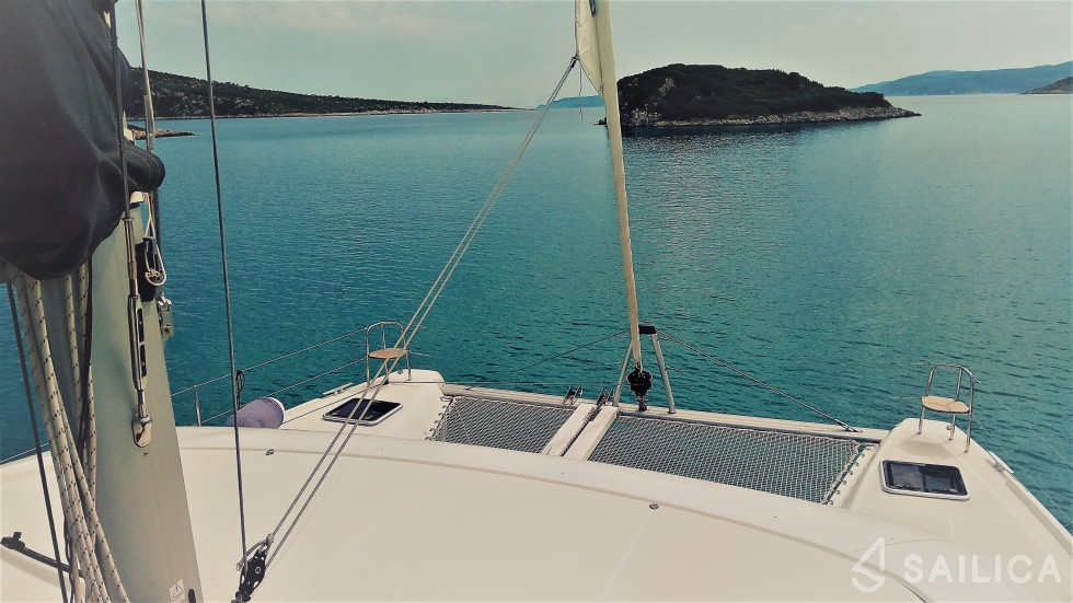 Lagoon 42 - Yacht Charter Sailica