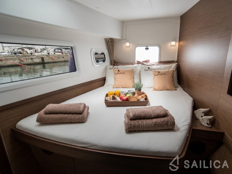 Lagoon 42 - Yacht Charter Sailica