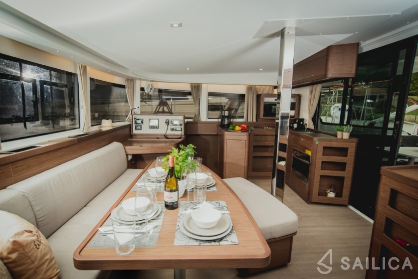 Lagoon 42 - Yacht Charter Sailica