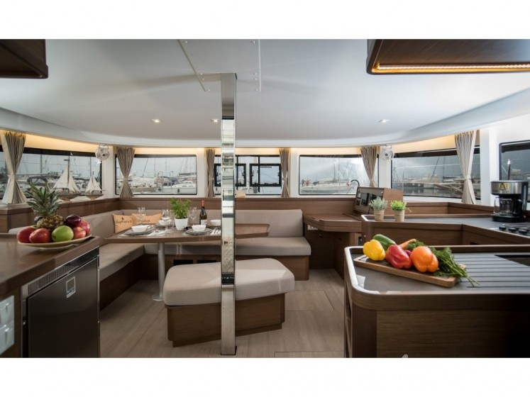Lagoon 42 - Yacht Charter Sailica