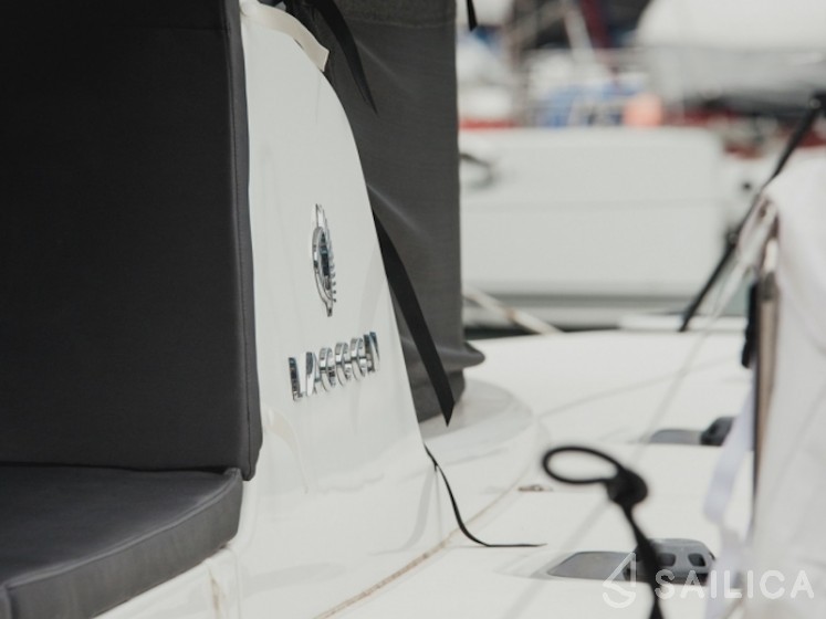 Lagoon 42 - Yacht Charter Sailica