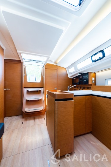 Sun Odyssey 410 - Yacht Charter Sailica