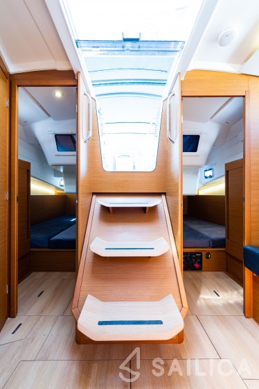 Sun Odyssey 410 - Yacht Charter Sailica