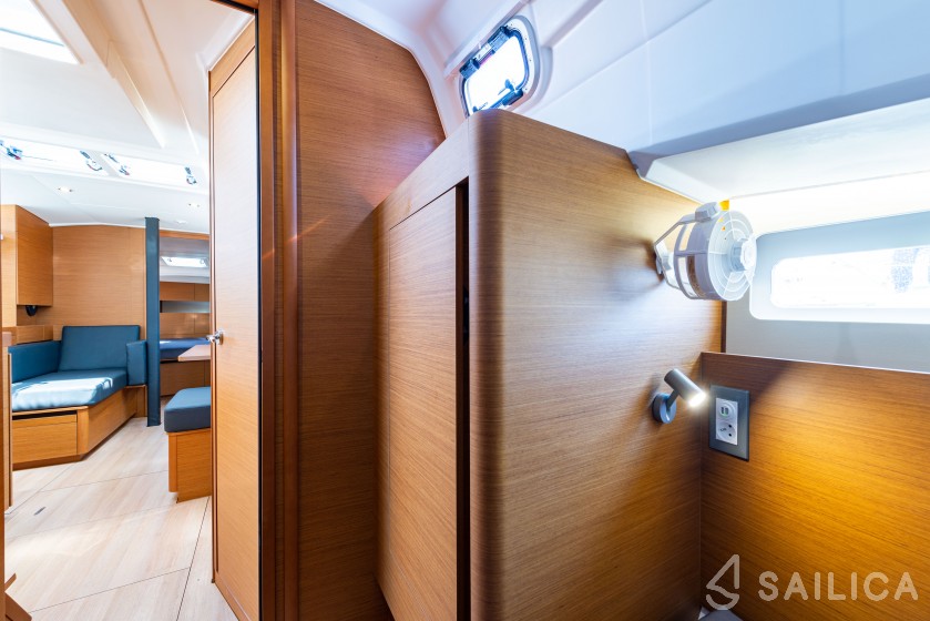 Sun Odyssey 410 - Yacht Charter Sailica
