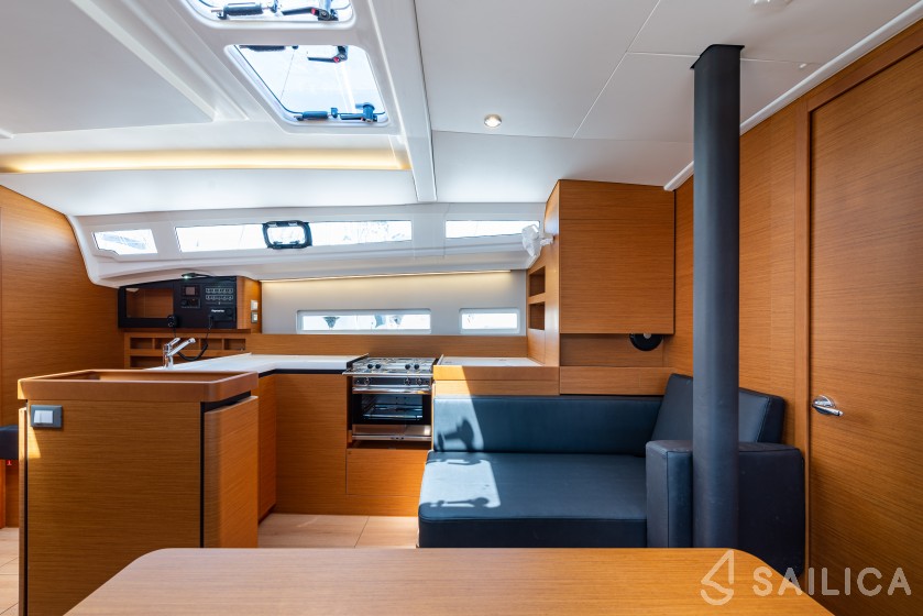 Sun Odyssey 410 - Yacht Charter Sailica