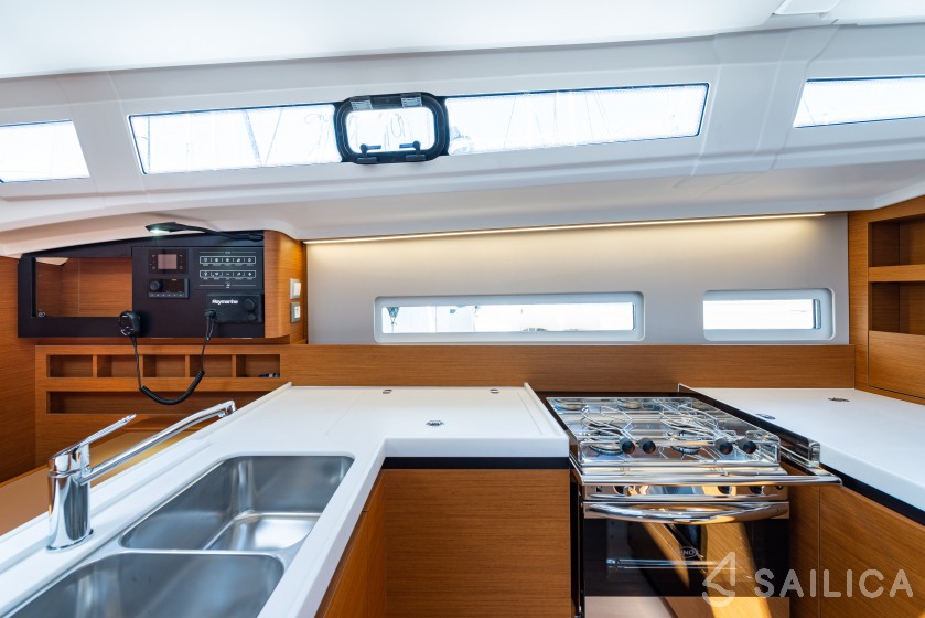 Sun Odyssey 410 - Yacht Charter Sailica