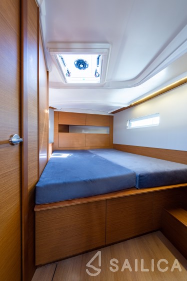 Sun Odyssey 410 - Yacht Charter Sailica