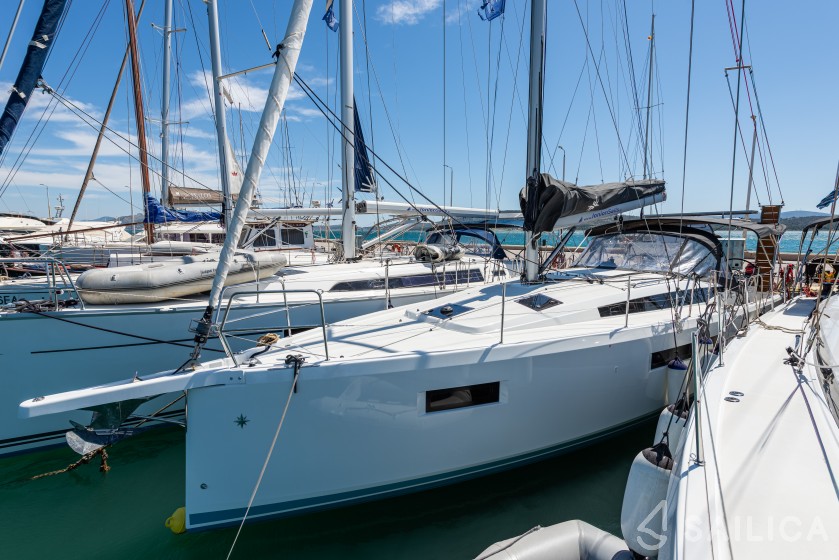Sun Odyssey 410 - Yacht Charter Sailica