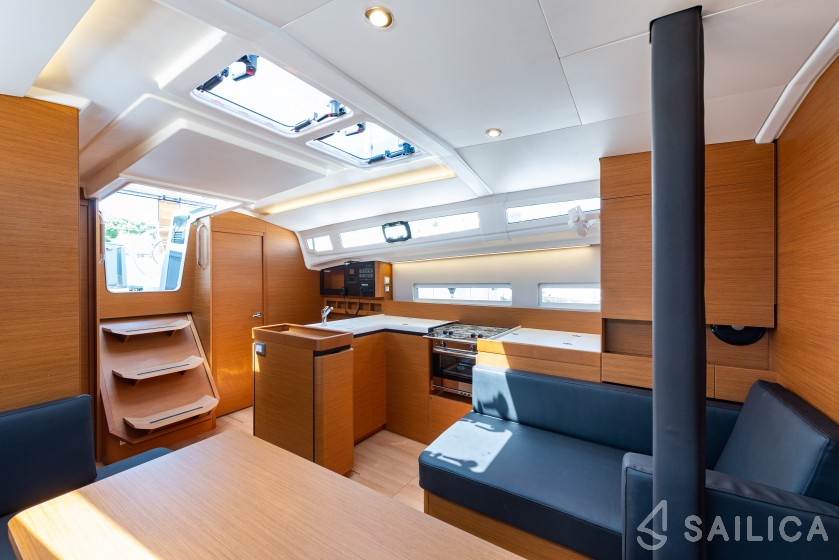 Sun Odyssey 410 - Yacht Charter Sailica