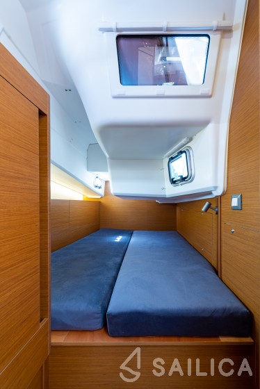 Sun Odyssey 410 - Yacht Charter Sailica