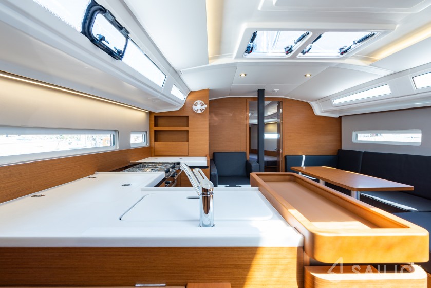 Sun Odyssey 410 - Yacht Charter Sailica
