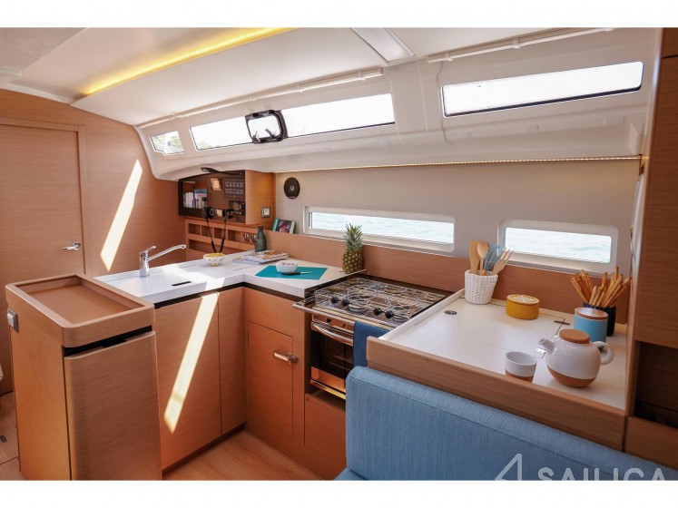 Sun Odyssey 410 - Yacht Charter Sailica