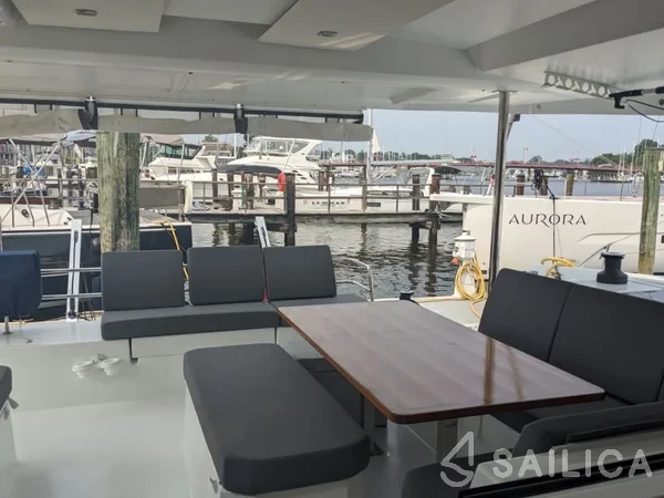 Astréa 42 - Yacht Charter Sailica