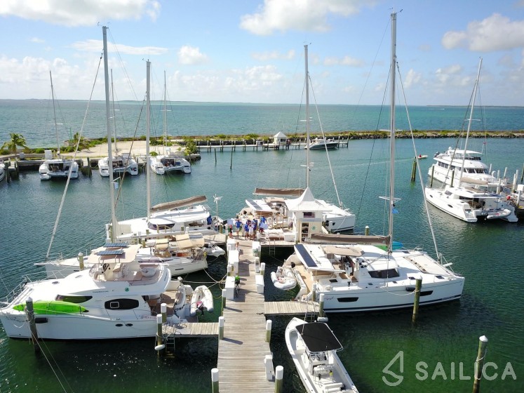 Astréa 42 - Yacht Charter Sailica
