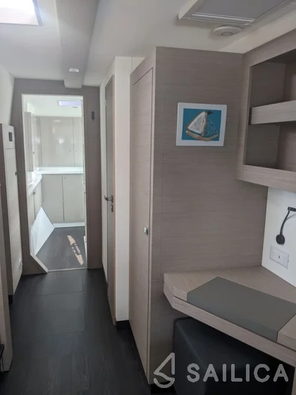 Astréa 42 - Yacht Charter Sailica