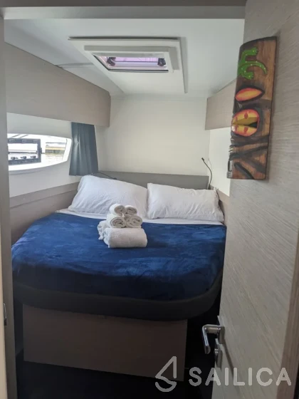 Astréa 42 - Yacht Charter Sailica