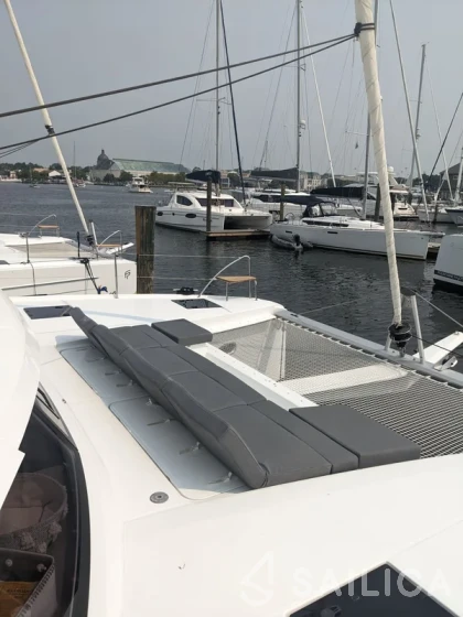 Astréa 42 - Yacht Charter Sailica