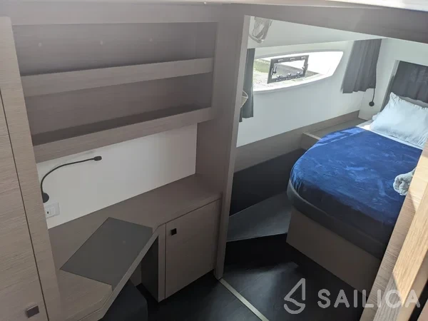 Astréa 42 - Yacht Charter Sailica