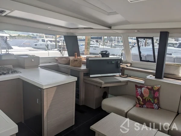 Astréa 42 - Yacht Charter Sailica