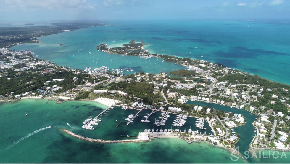 Astréa 42 - Yacht Charter Sailica