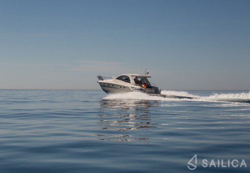 Bavaria 43 Sport - Yacht Charter Sailica