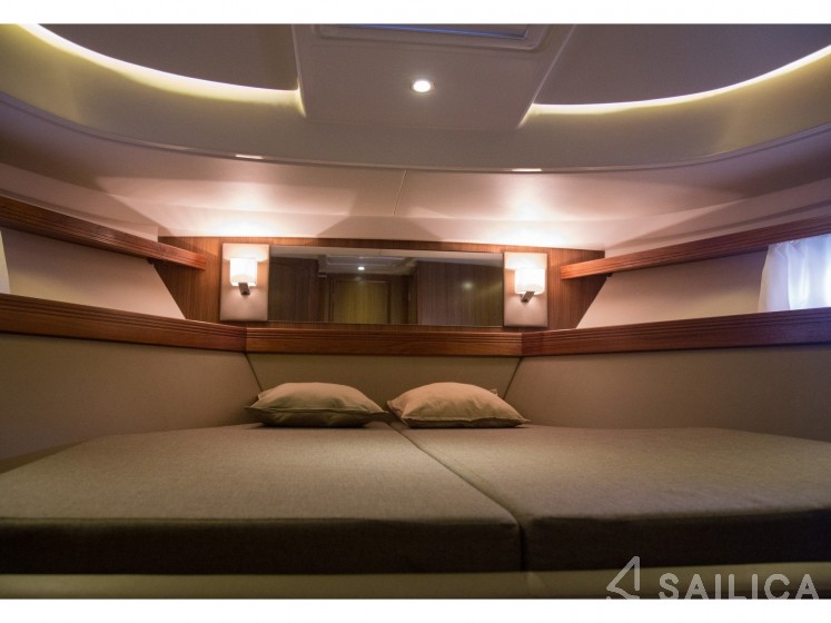 Bavaria 43 Sport - Yacht Charter Sailica
