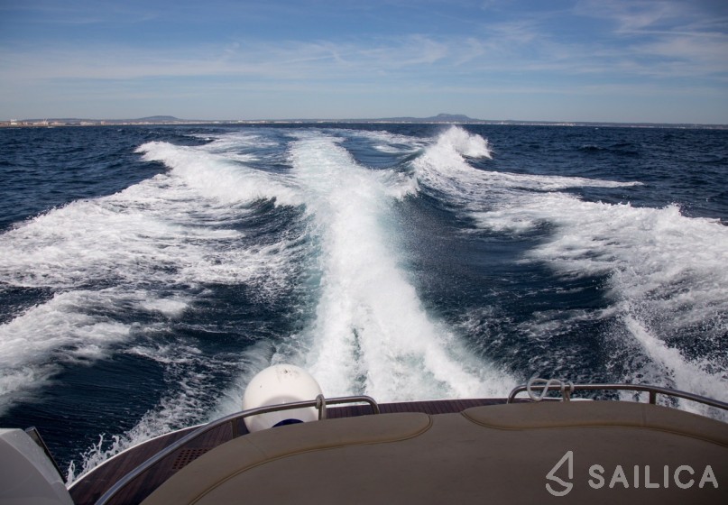 Bavaria 43 Sport - Yacht Charter Sailica