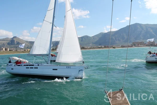 Sun Odyssey 519 - Yacht Charter Sailica