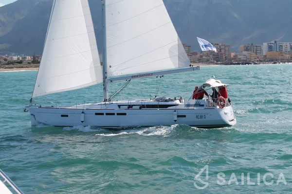 Sun Odyssey 519 - Yacht Charter Sailica