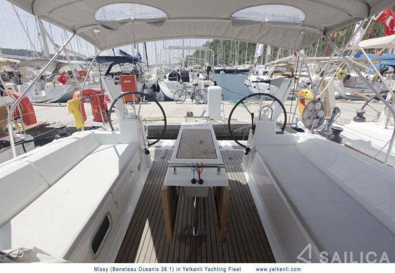 Oceanis 38.1 - Yacht Charter Sailica