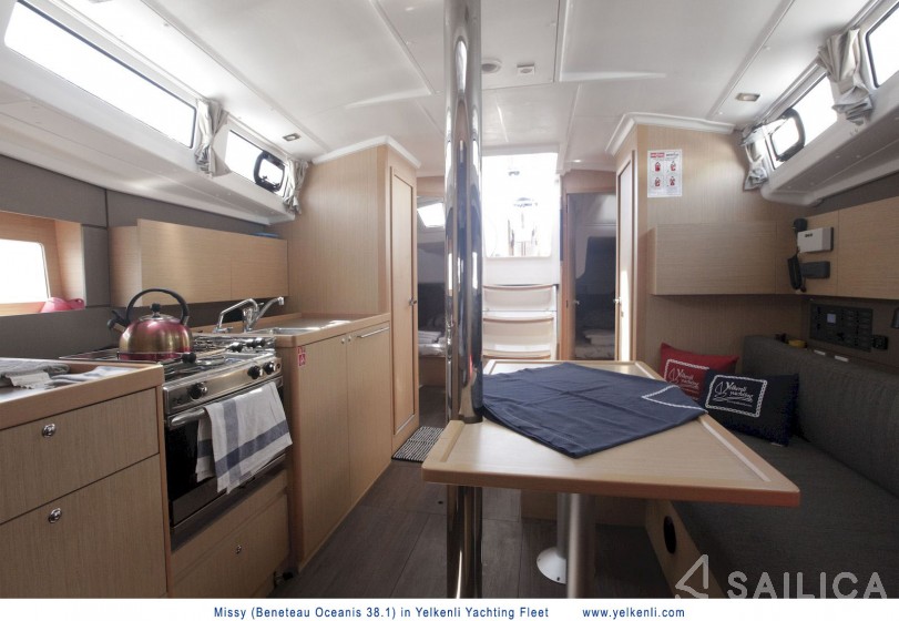 Oceanis 38.1 - Yacht Charter Sailica