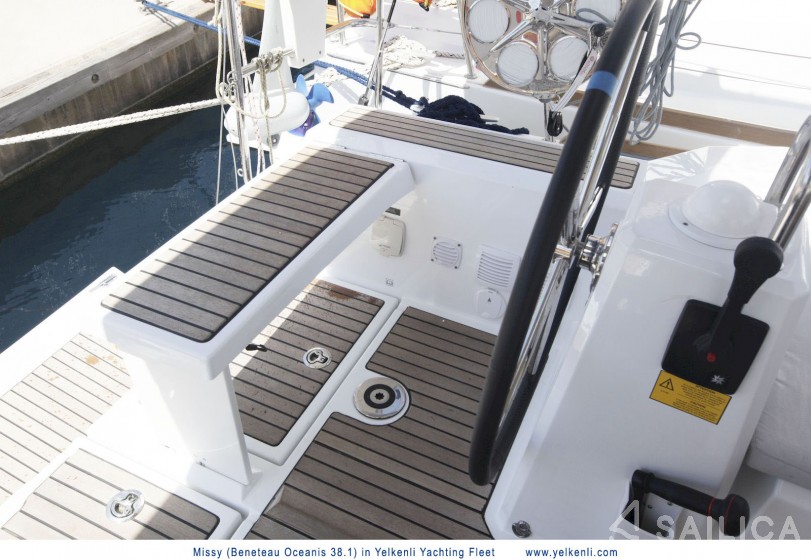 Oceanis 38.1 - Yacht Charter Sailica
